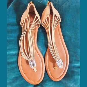 Lucky Brand - Tan/Nude Women's Flat Sandals